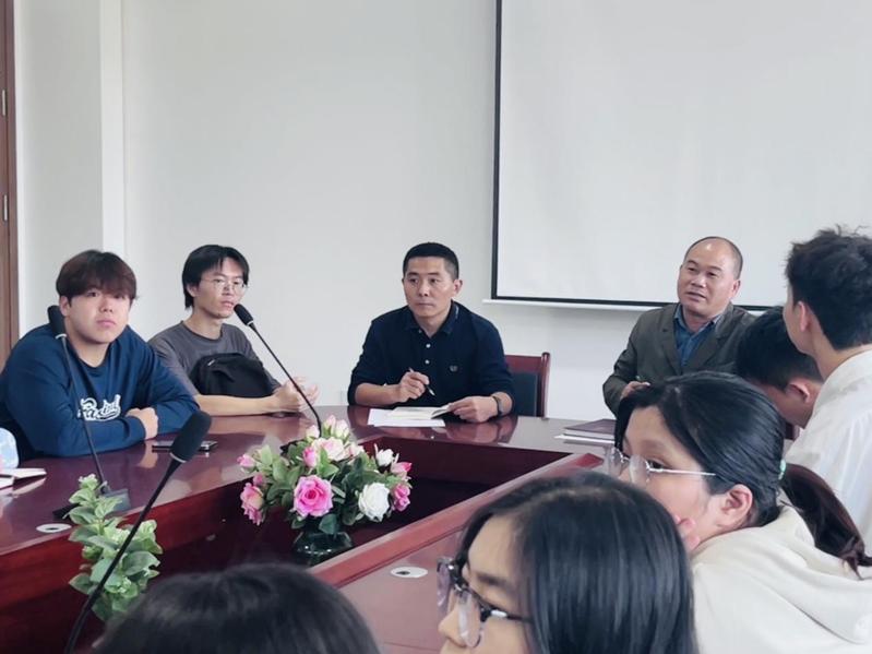 强化师生纽带，共促教学相长——马克思主义基本原理课员工座谈会圆满举行